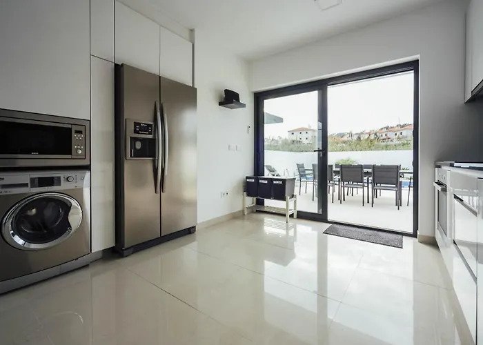 Deluxe - By Sch * Salir de Porto