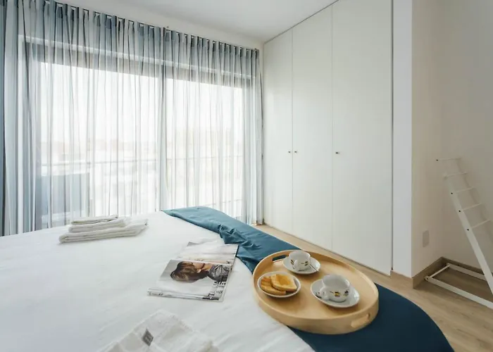 Deluxe - By Sch Salir de Porto